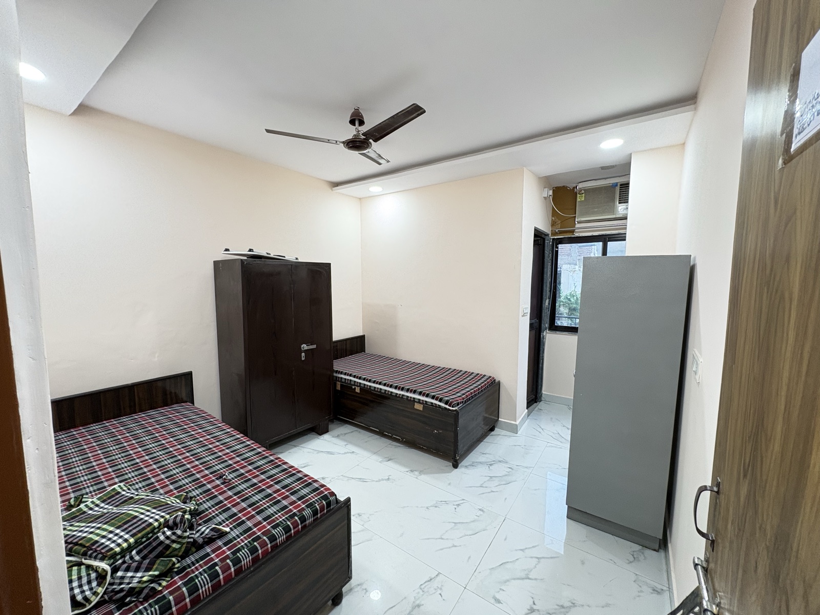 Bright, comfortable furnished double-sharing PG room
